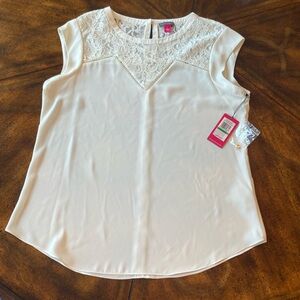 NWT Vince Camuto top with lace